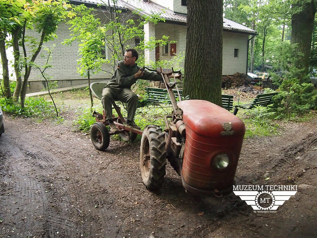 Traktor dzik 1970